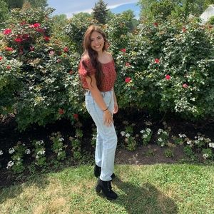 Meet your Posher, Nicole